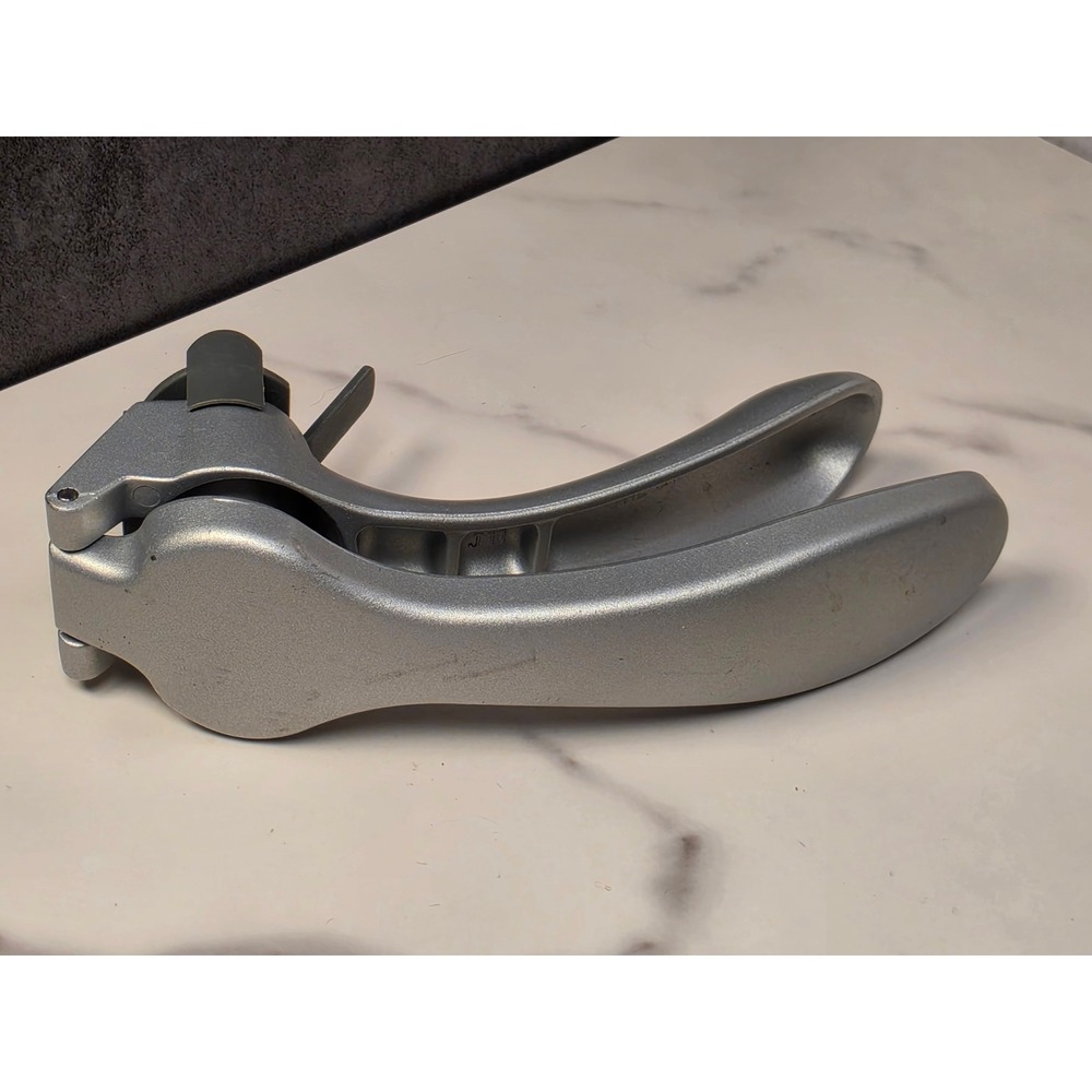 The Pampered Chef‎ Garlic Press 2576 Silver Cast Aluminum with Cleaning Tool